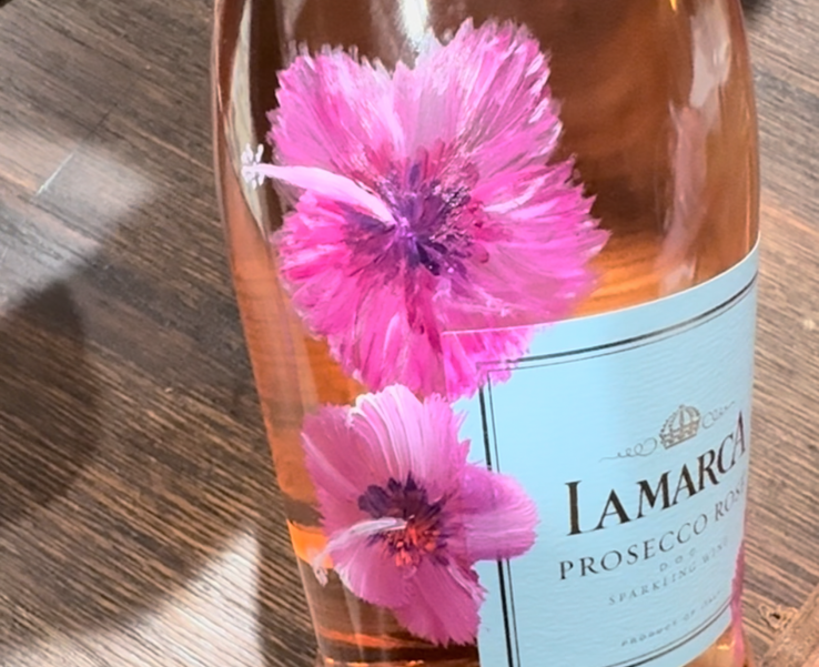 Live calligraphy event by Marielena Chávez